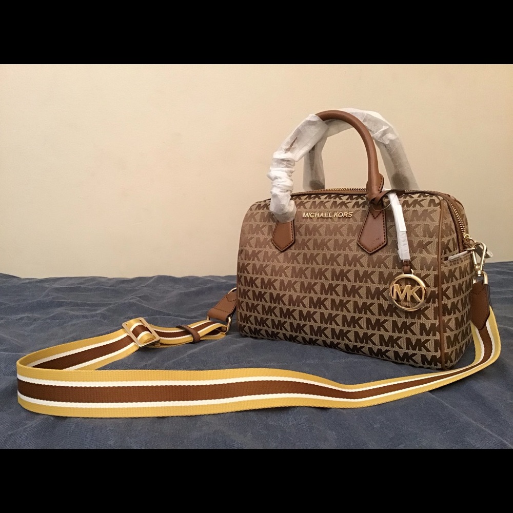 Michael Kors Bedford Large Duffel Satchel Bag - Picture 3 of 6